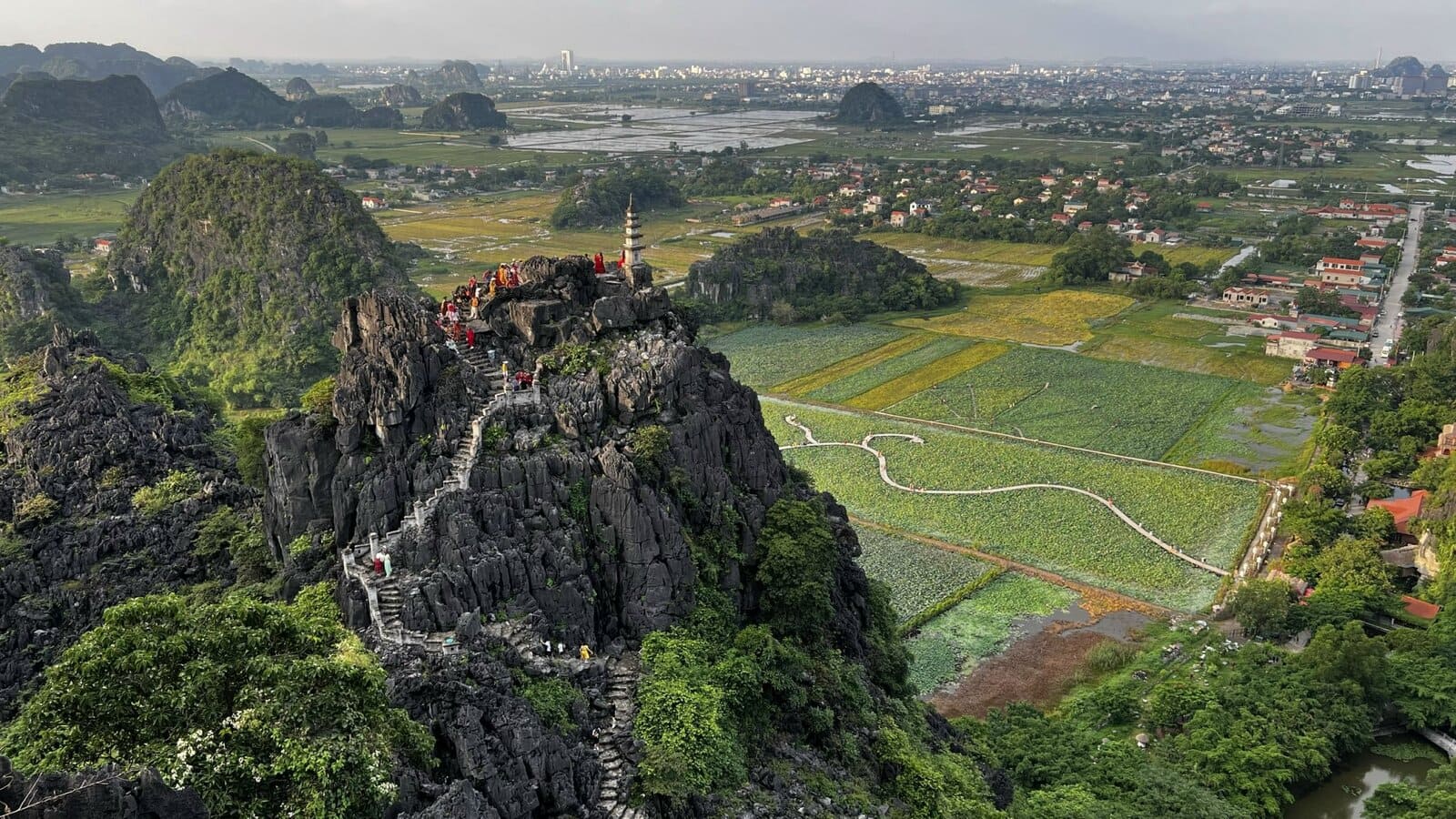Mua cave Ninh Binh Vietnam