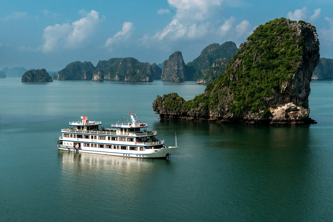 Visit Ha Long bay cruise