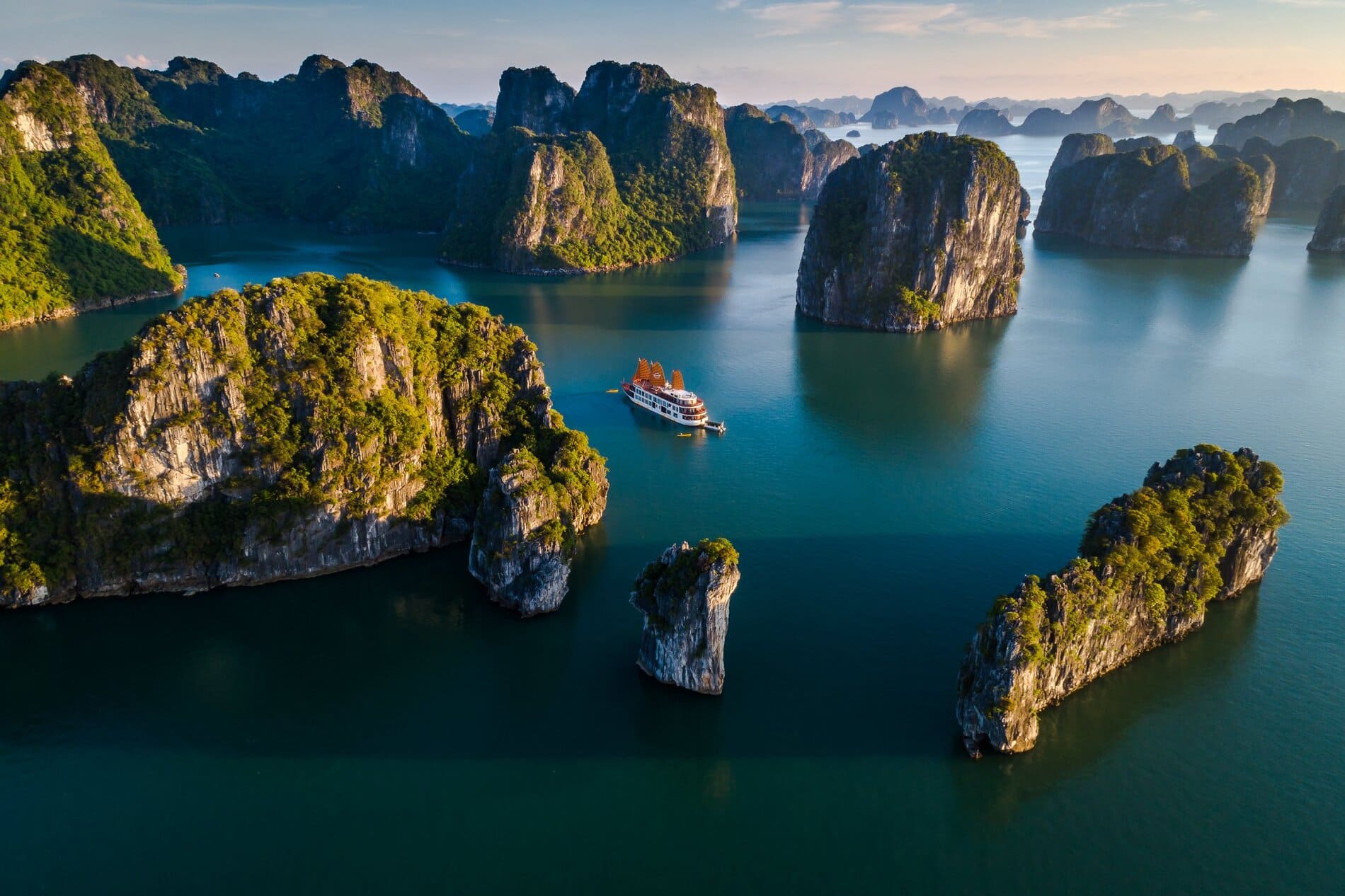 Vietnam tour-Halong Bay