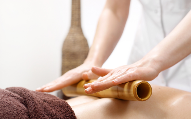 Massage au bambous au Vietnam