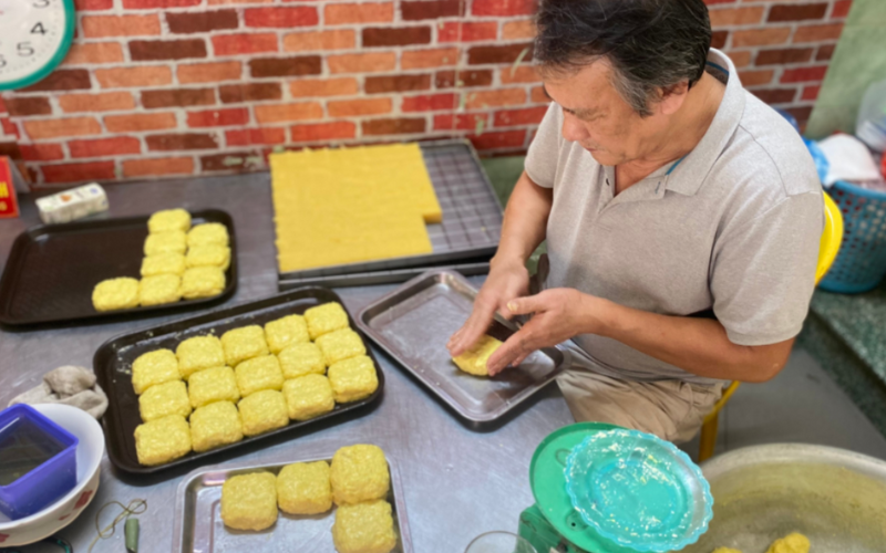 Processus de fabrication de gâteaux pour des gâteaux de mariage 