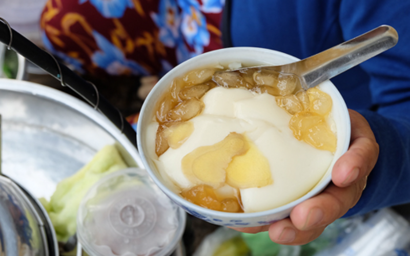 Un bol de tofu au sirop de sucre de canne
