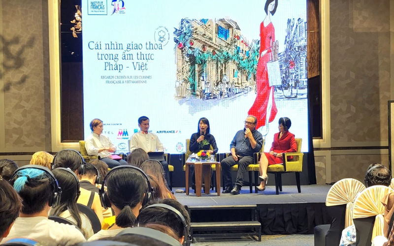 Le Conférence sur l'intersection des cuisines vietnamienne et française à l'Institut français à Hanoi