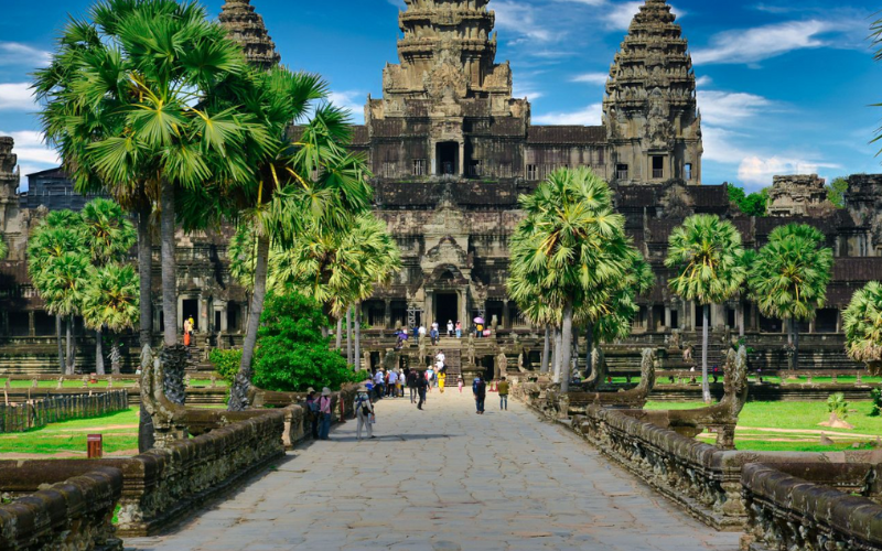 La beauté authentique des temples au Cambodge par beau temps