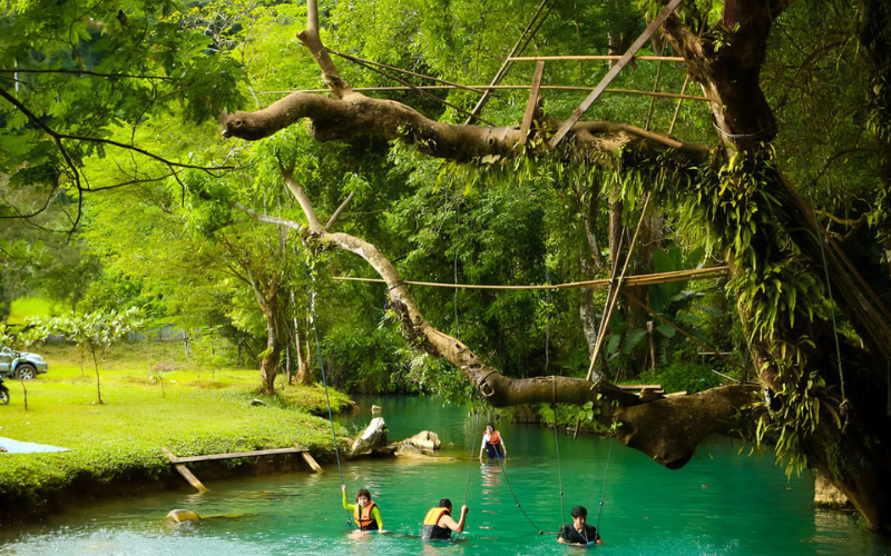 Que faire au Laos-Blue Lagoon demeure un incontournable où l’eau est toujours bleue