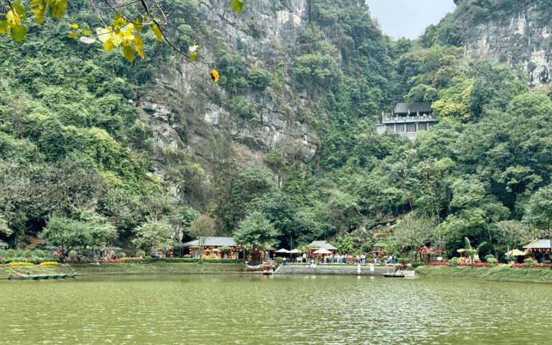 Tuyet Tinh Coc, Ninh Binh 