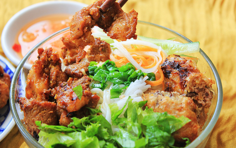 Hoian vietnam - Grilled meat with Bun