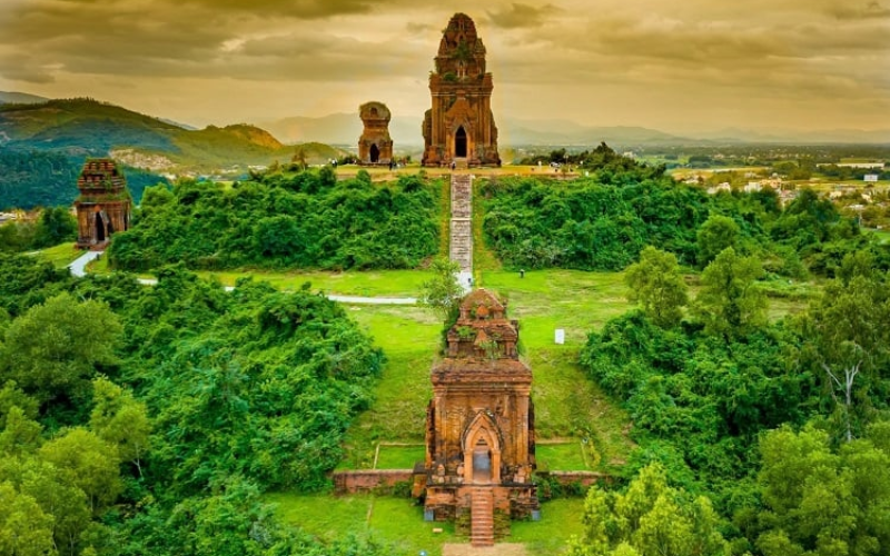 Le complexe des tours de Banh It