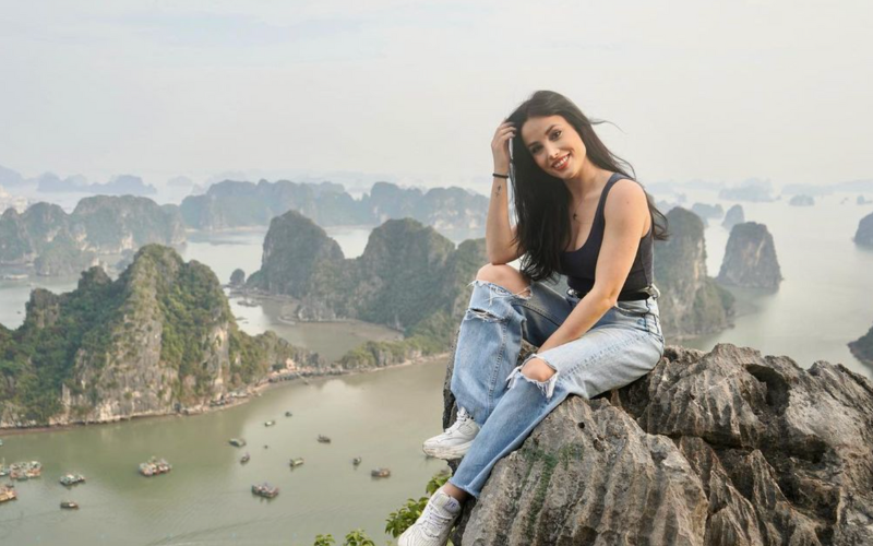 grottes spectaculaires à la baie d'Ha Long