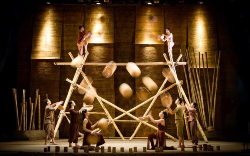 Le spectacle À Ố Show