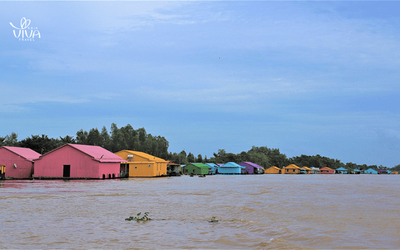 Charming floating houses along the Hau River capture the spirit of life in Chau Doc