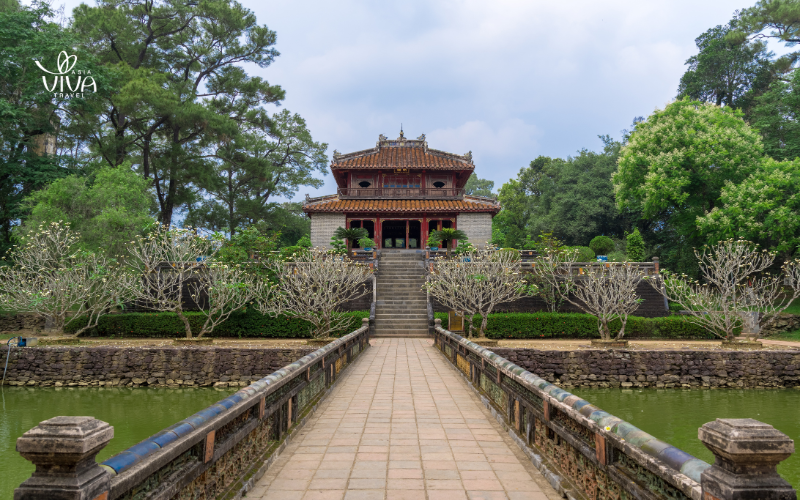 La Tomba di Minh Mang, un luogo tranquillo e pieno di bellezza naturale