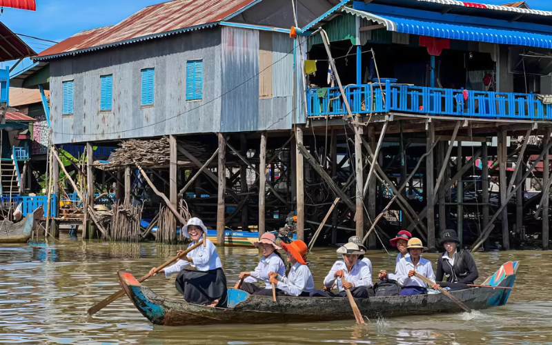 Vie quotidienne des villages flottants au lac