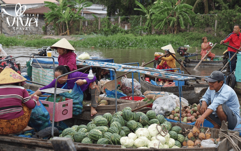 Mercato galleggianto di Phong Dien