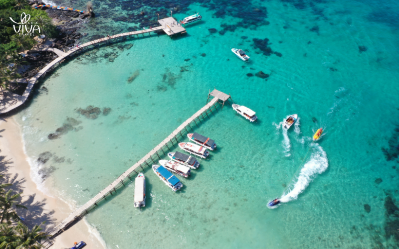 La spiaggia di Phu Quoc è sempre limpida e blu