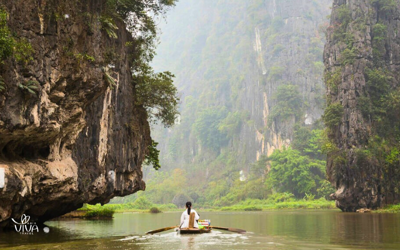 Navigando lungo il fiume Ngo Dong a Tam Coc
