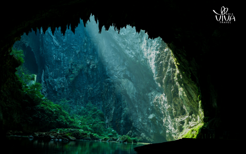 L'interno della grotta Son Doong