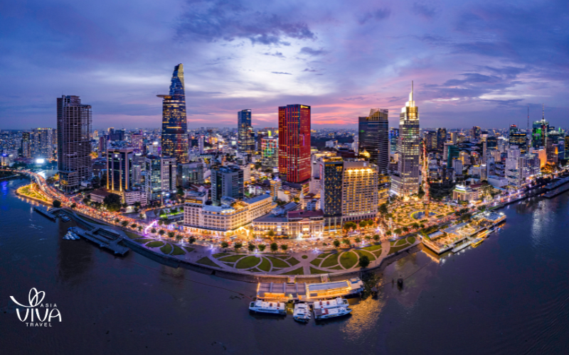 Skyline moderno di Ho Chi Minh City di notte