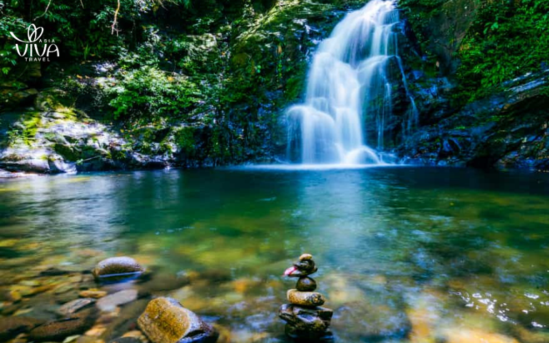 Una cascata nel Parco Nazionale di Bach Ma