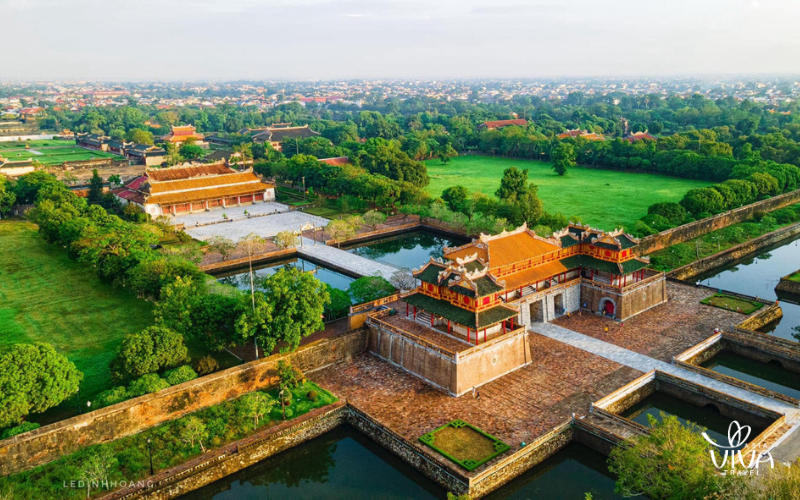 Vista panoramica della Cittadella di Hue e del fiume Perfume