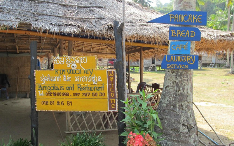 Khim Vouch Iay Bungalows propose également un service de restauration