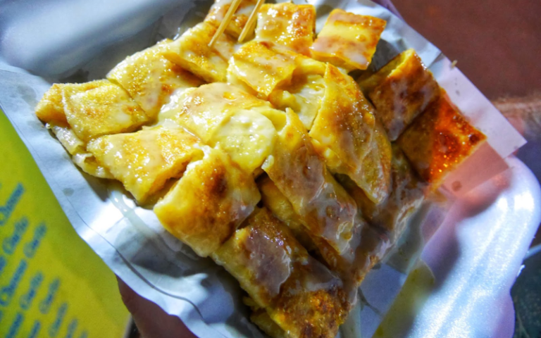 Le rôti à la banane est un plat à absolument essayer au marché