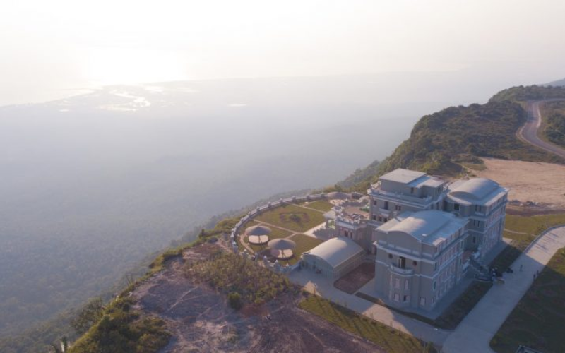 Bokor Palace Hotel offre des vues sur la côte cambodgienne
