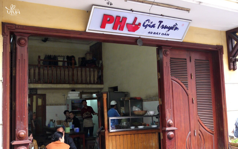 Pho cimelio in Bat Dan Street