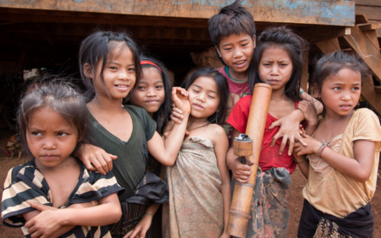 Les enfants adorables du village