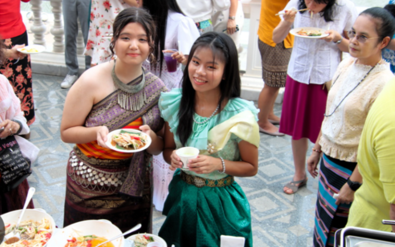 Ne manquez pas de savourer la cuisine thaïlandaise traditionnelle pendant le Songkran