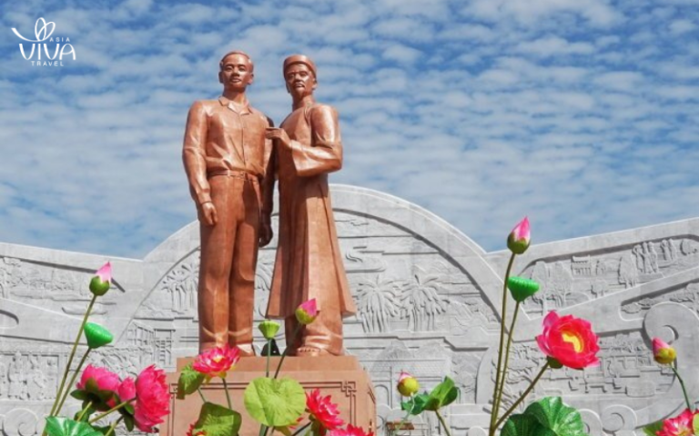 Statua di Nguyen Sinh Sac e Ho Chi Minh, un tributo storico