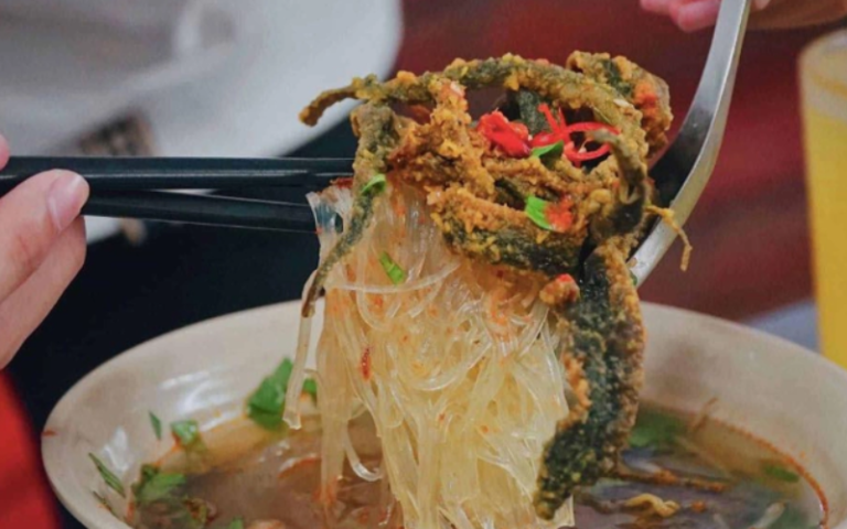 Les vermicelles d'anguille de Dong Thinh sont un restaurant familier aux Hanoïens