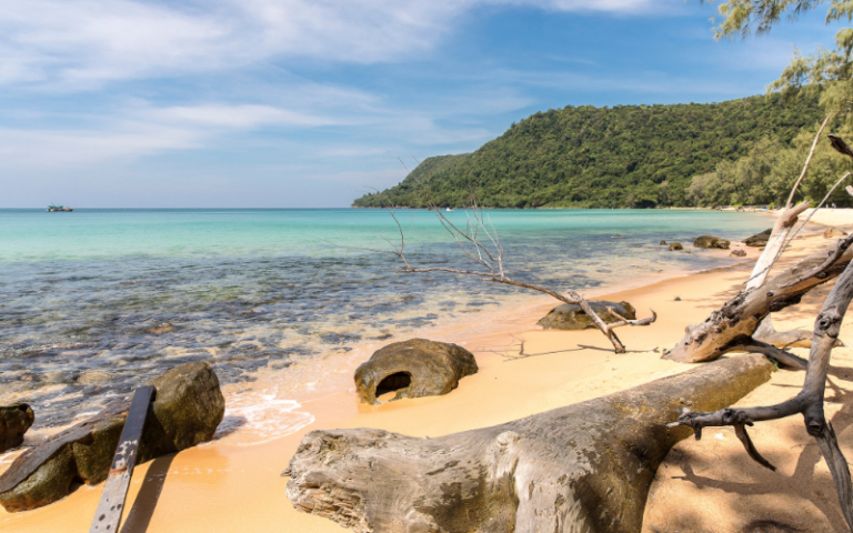 Mare turchese e sabbia bianca_ Koh Rong a novembre è un paradiso tropicale
