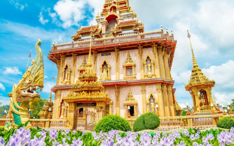 visitez Wat Chalong, le temple le plus sacré de l’île