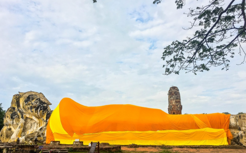 Bouddha couché géant du Wat Lokayasutharam à Ayutthaya