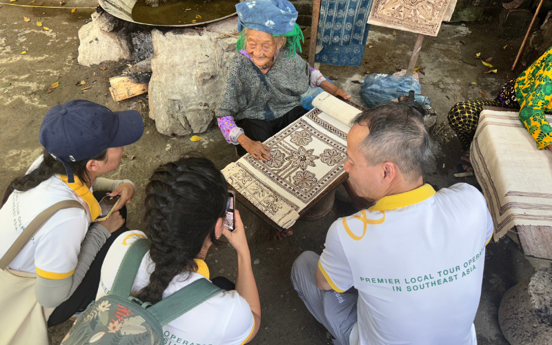 Lung Tam weaving village