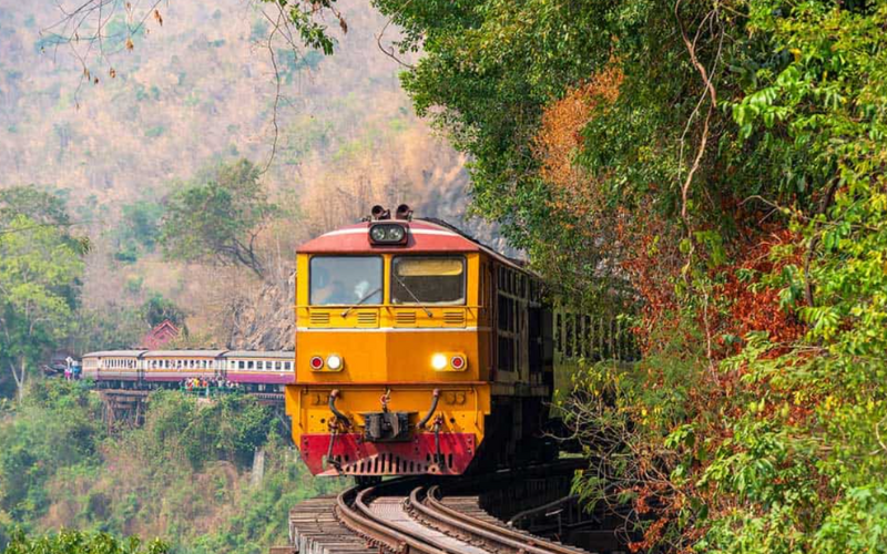 Train en gare d’Ayutthaya reliant Bangkok