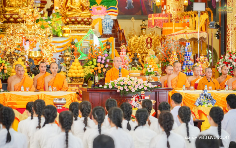 Listen to the monk preach about motherly love in Vu Lan Festival