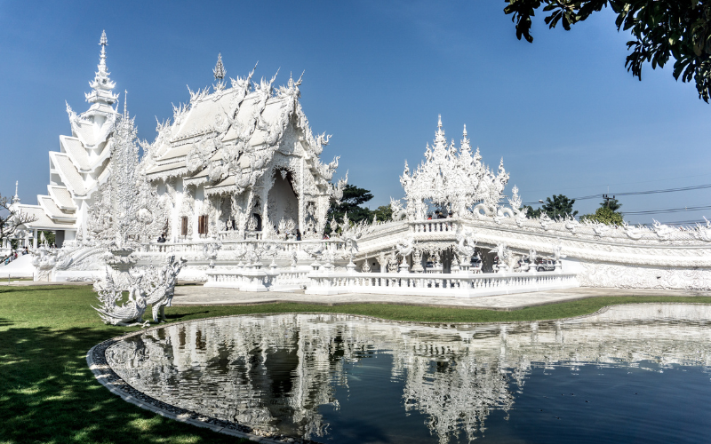 Ciel bleu et montagnes du nord de la Thaïlande pendant la saison fraîche