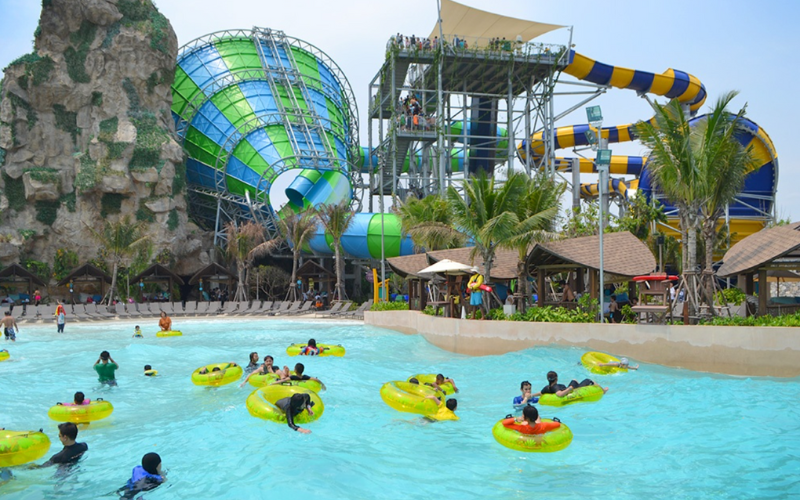 Toboggan géant du parc aquatique Vana Nava Water Jungle à Hua Hin