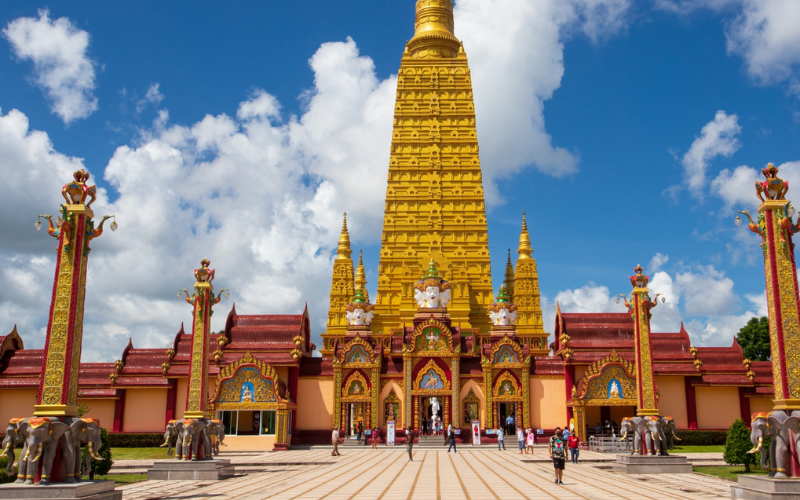 Wat Mahathat Wachira Mongkhon