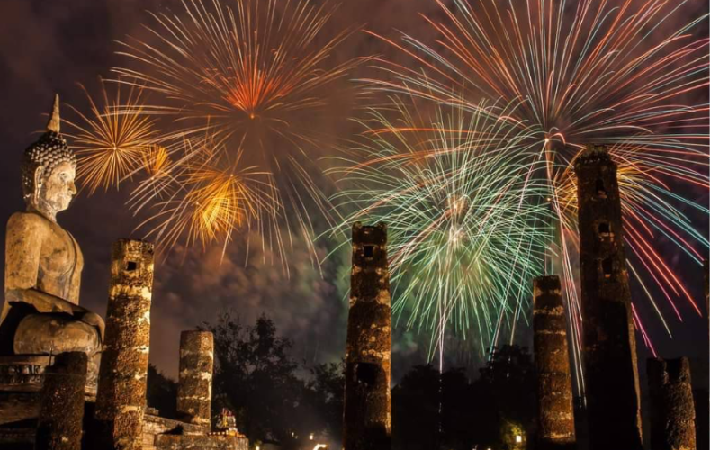 estivals de Sukhothai : Loy Krathong et traditions thaïlandaises