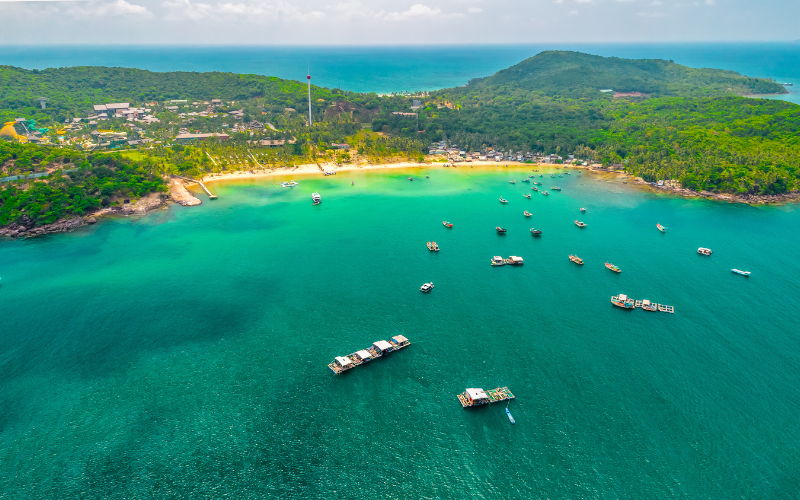 Plages de sable blanc des îles du Sud du Vietnam