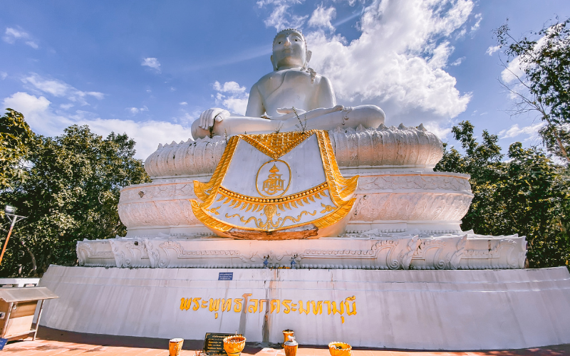 Wat Phra That Mae Yen Pai Grand Bouddha