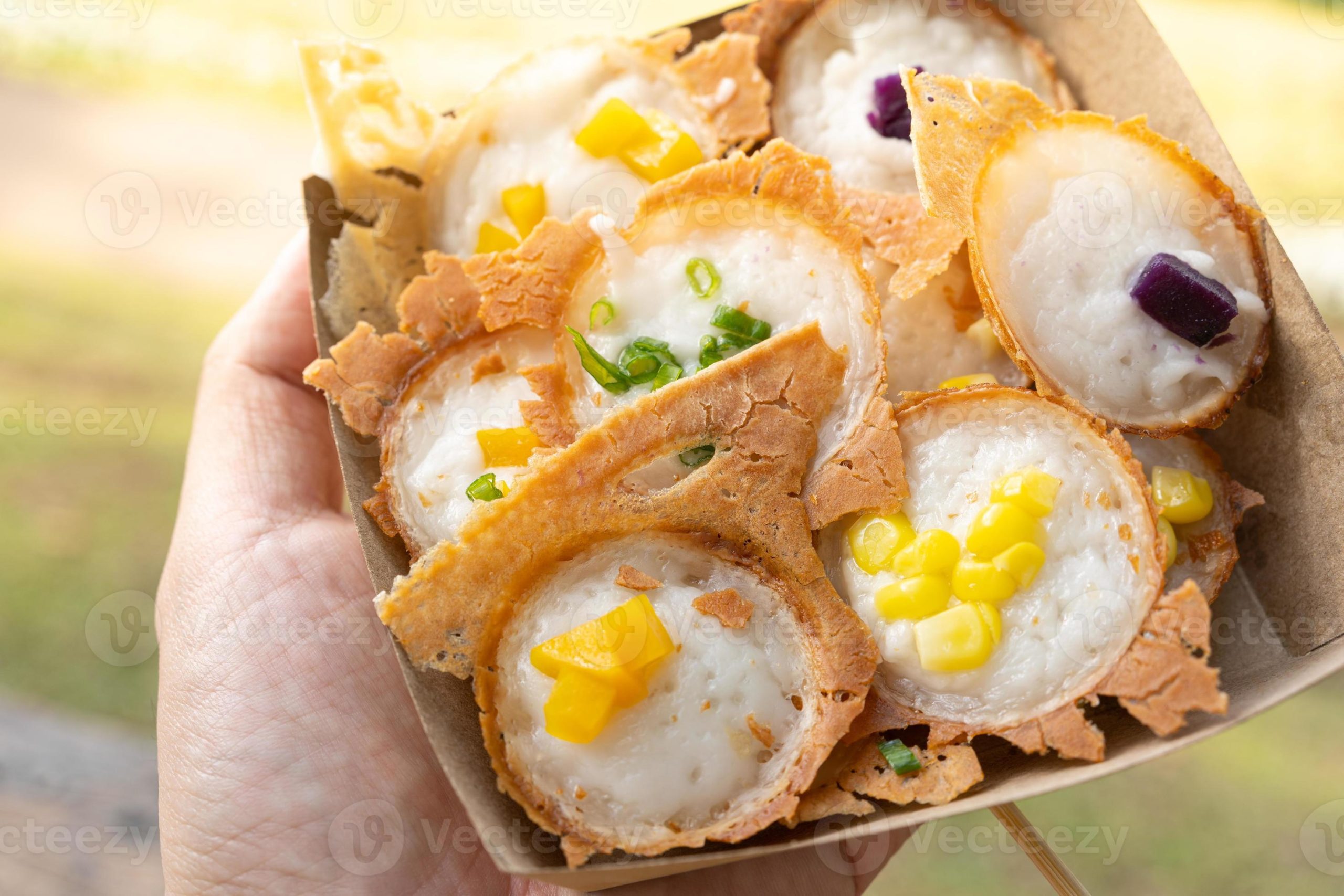 Khanom Krok - Crispy Coconut Milk Cakes - Best dessert in Bangkok