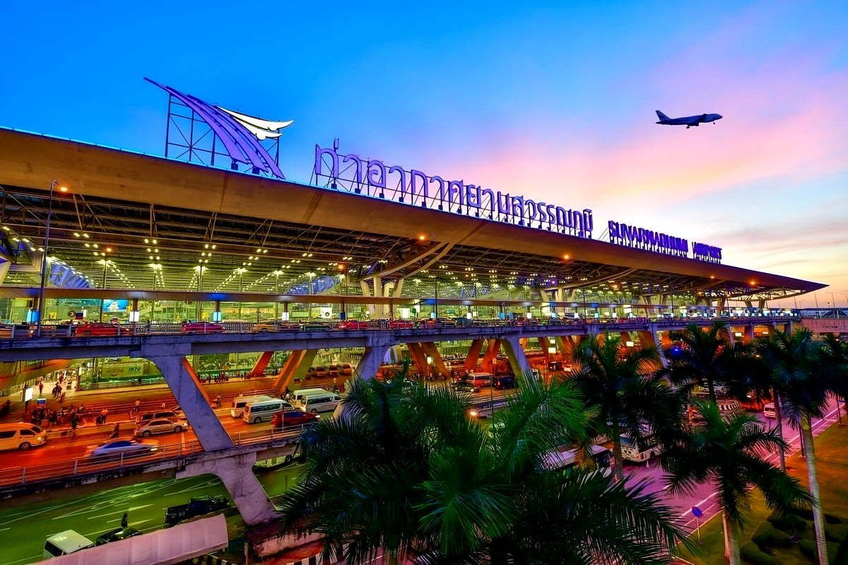 How many international airports are there in Thailand?