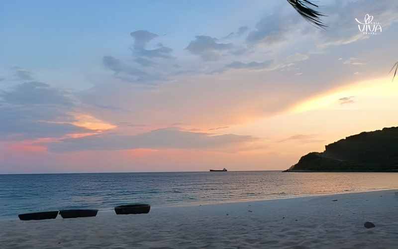 Tramonti infiniti e notti stellate sul mare