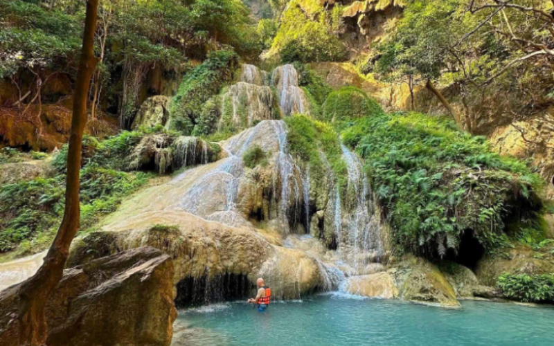 Cascades turquoise du Parc National d’Erawan, Kanchanaburi